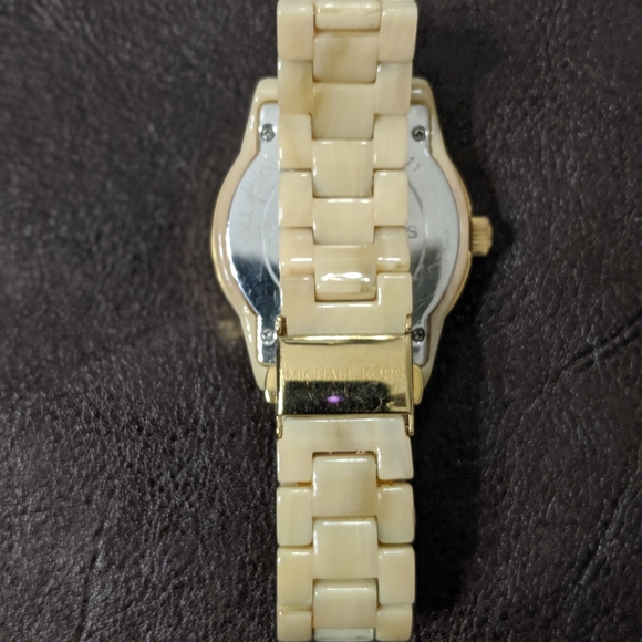 MK Gold Shell Watch - Picture 3 of 3